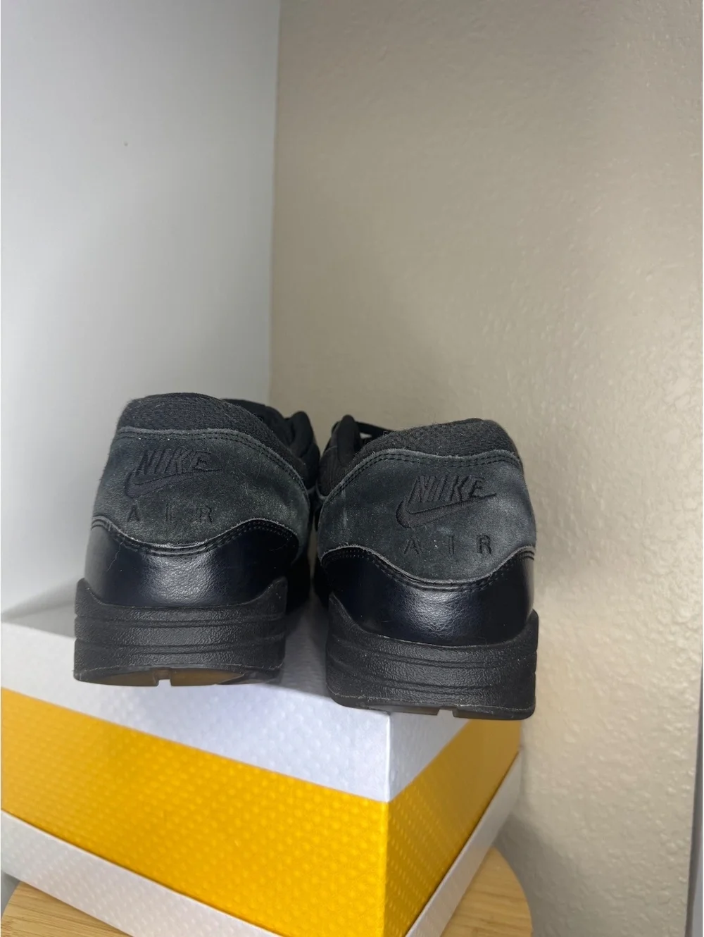 Nike Air Max 1 Triple Black Men’s Size 13 Sneakers 2015 Used No Box